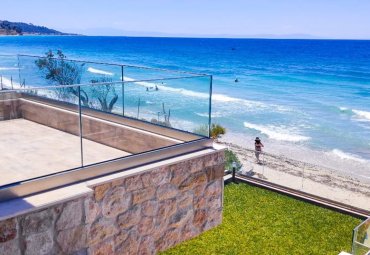 Case cu vedere la mare de 4 camere spre vanzare in Grecia | Fourka